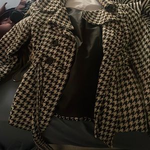 Houndstooth fit small or a small medium
